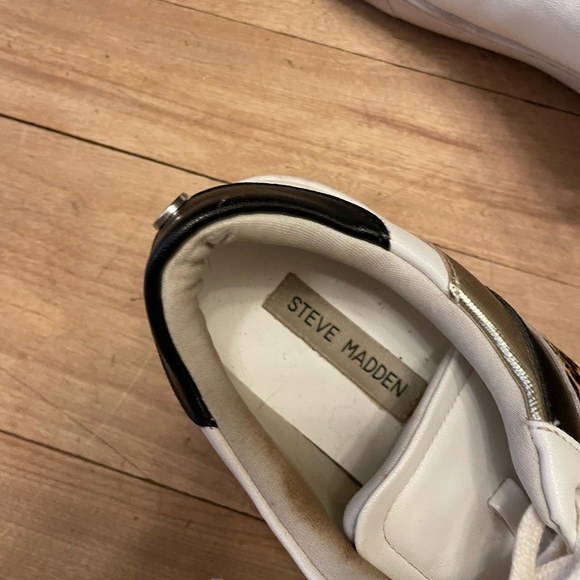 Steve Madden Sneakers size 8. - Picture 3 of 3